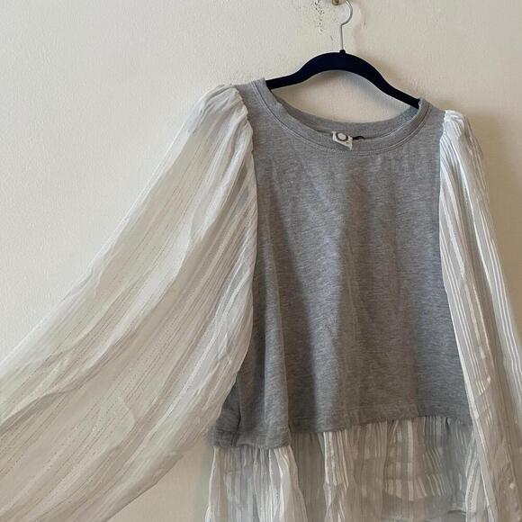 AKEMI + KIN Anthropologie gray balloon puff sleeve blouse - Picture 2 of 7